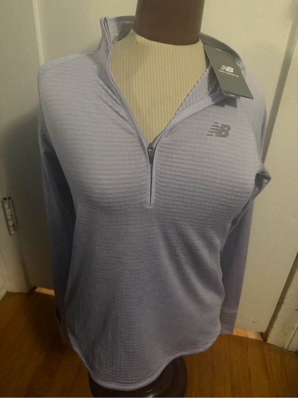 Brand New Balance New With Tag Light Lavender Athletic Pullover Size Small - Picture 4 of 8
